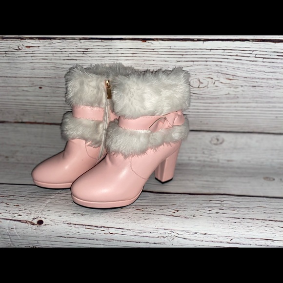 Pink boots with the fur! - Picture 3 of 7